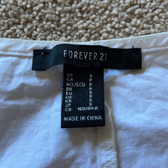 Forever 21 clasp top cropped - Picture 2 of 3